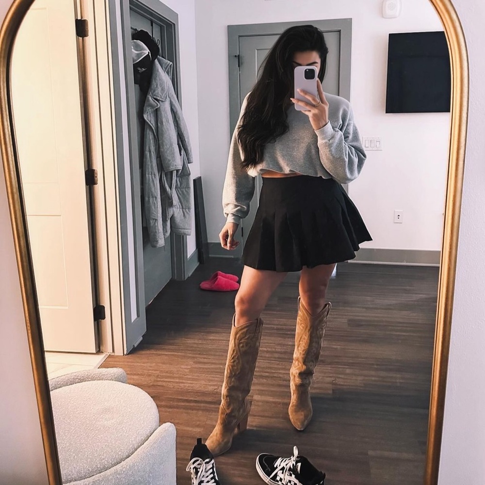 Meet Nykky @ Neutral.With.A.Pop 🤎